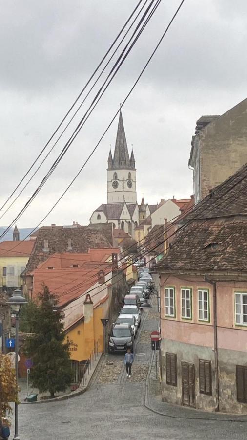 Apartament Istoric Ultracentral - With Parking Sibiu Exterior photo